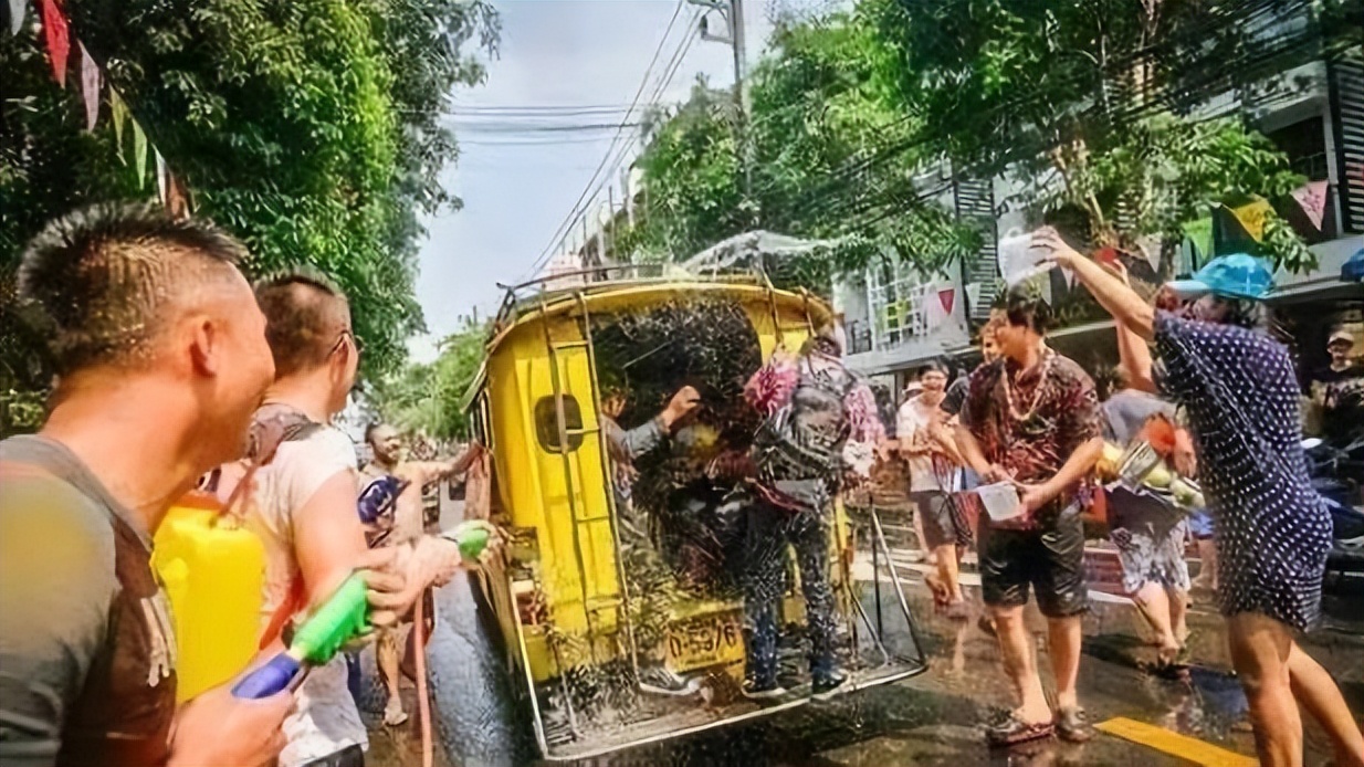 介绍清迈的泼水节,清迈泼水节完整版