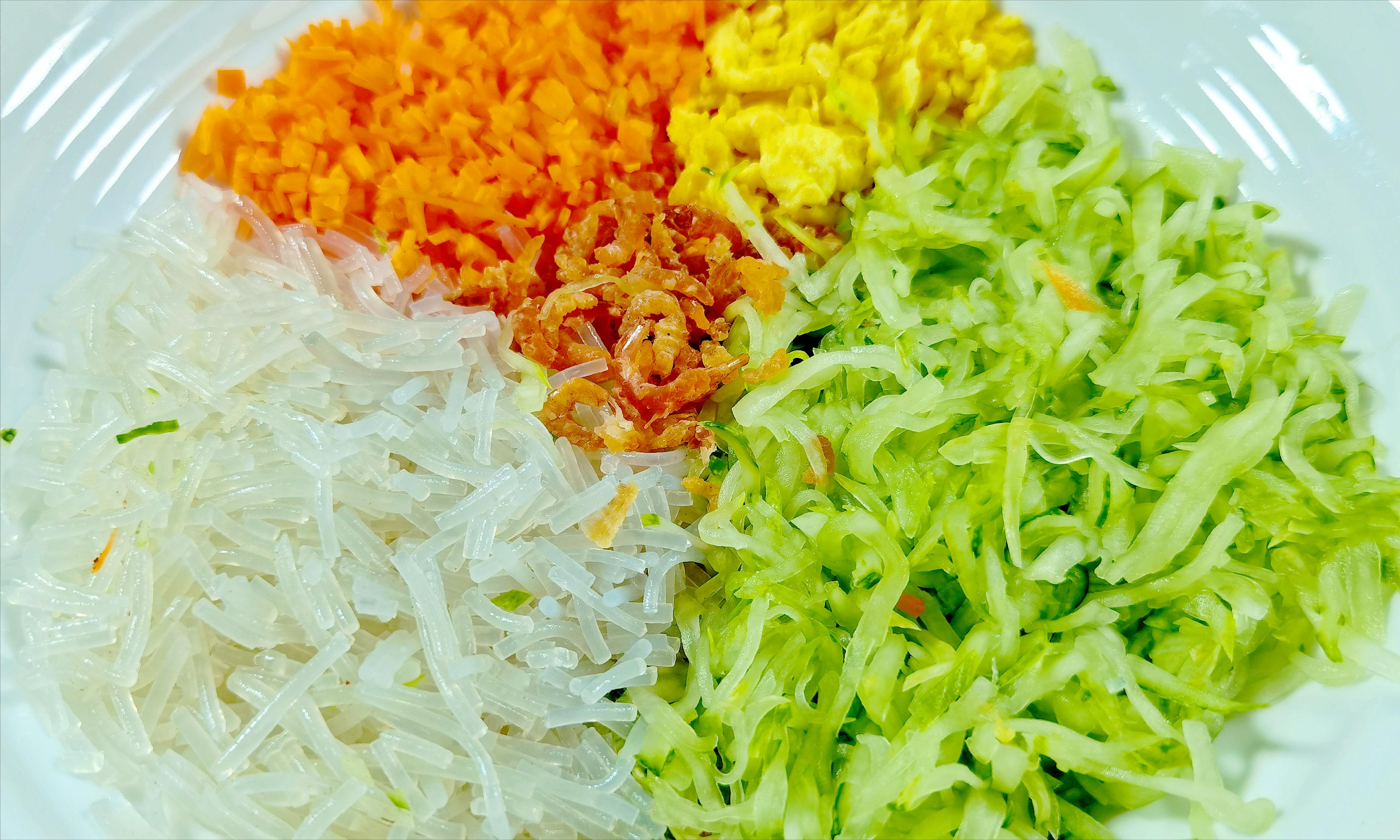 老东北美食韭菜肉水饺调馅方法,芹菜韭菜素馅饺子