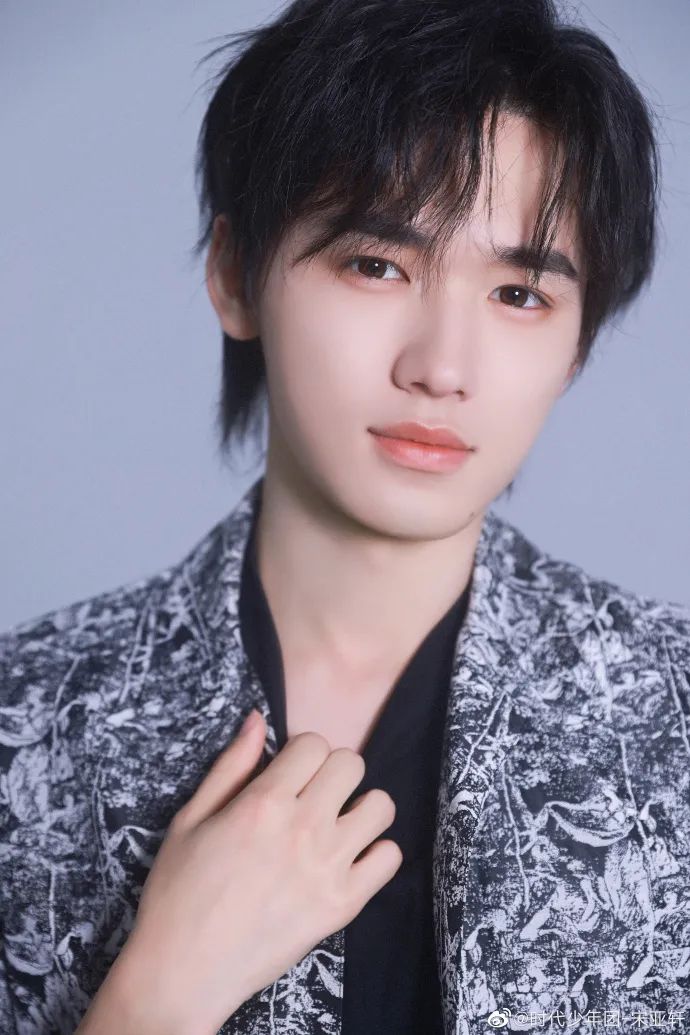 炎亚纶要坐牢？黄景瑜前妻be？金晨抢角？宋亚轩资源？