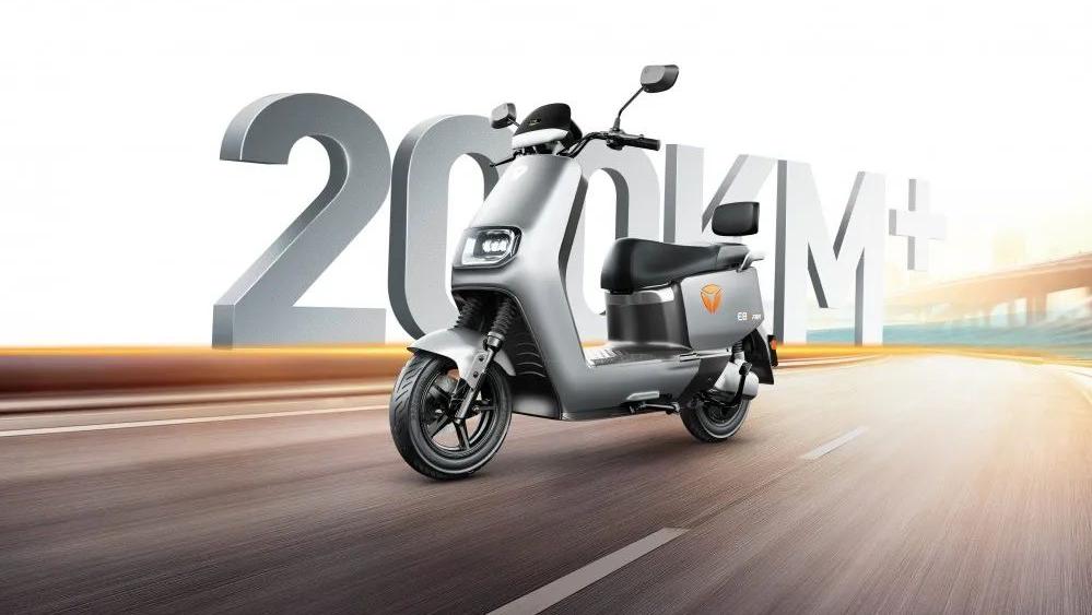 雅迪和爱玛电动车哪个更耐用,爱玛mixsq-6020旗舰版和雅迪极光4.0