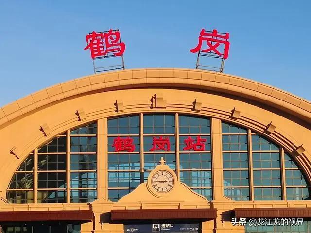 男子花10万块买了8套房子是真的吗,男子花10块买8套房子