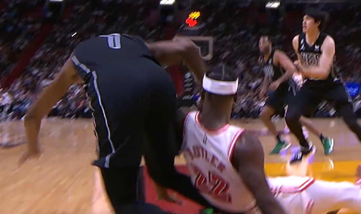 kd受伤迈尔斯,kd受伤了吗