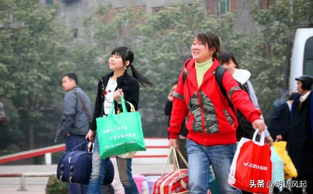 东莞往事：晚上睡觉被子里伸进一只手，打工爱情分分合合终有时