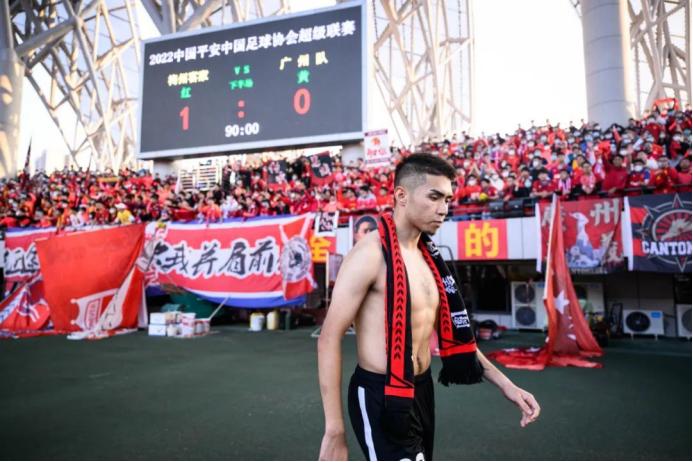 中国对恒大足球的态度怎么样,12年前恒大走进低谷中的中国足球