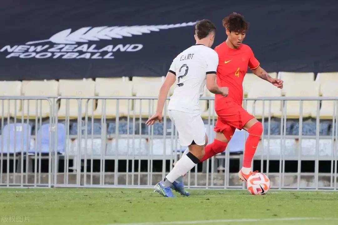 国足0比0战平新西兰，精神面貌有改观