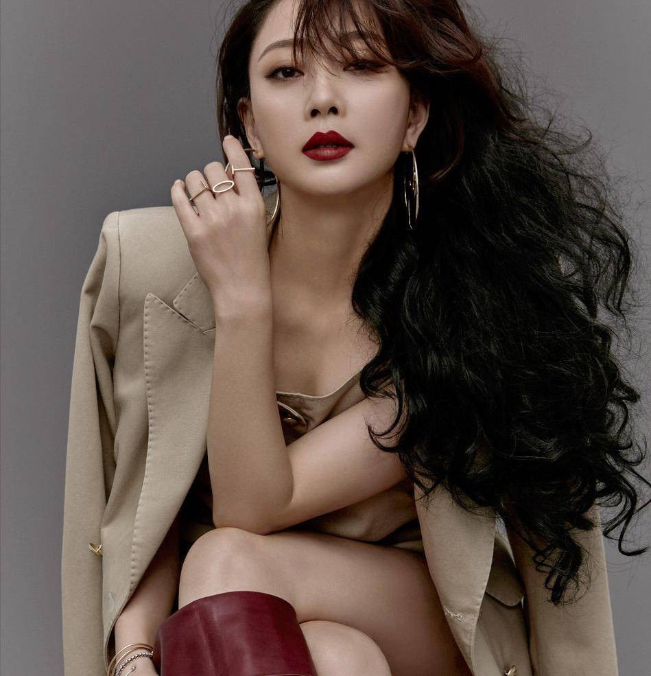 殷桃年轻时颜值巅峰,殷桃回眸一笑百媚生