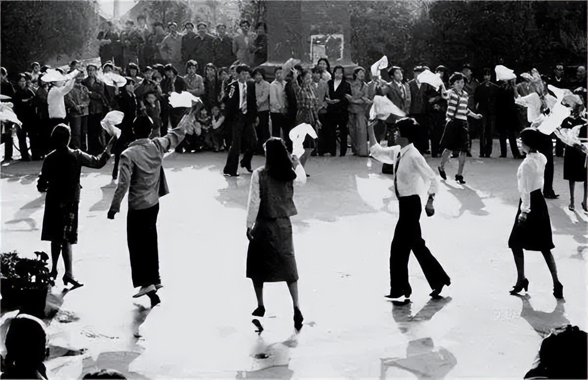 五四青年节歌曲合唱,五四青年节有哪些歌曲完整版的