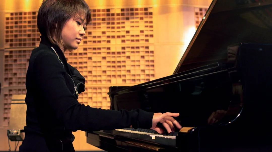 中国钢琴女魔王穿短裙演奏被嘲不雅？！霸气回怼：我只是在做自己