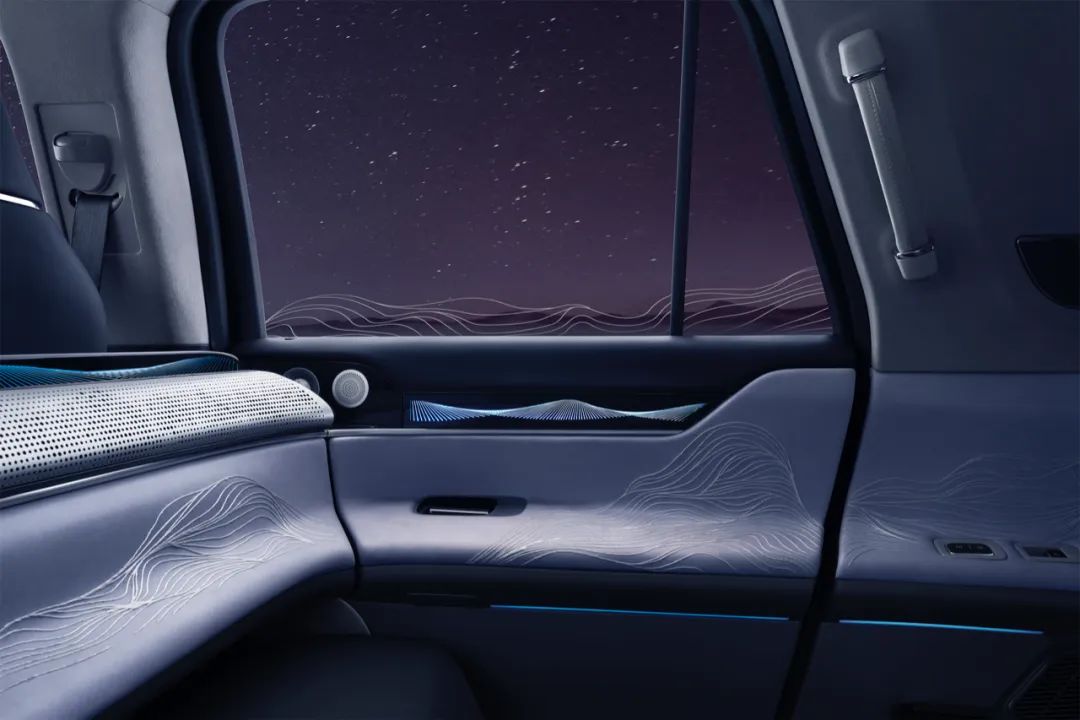 林肯领航员横躺,林肯壹号和领航员区别