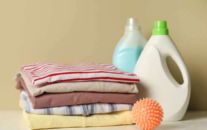 衣服沾上颜料怎样能洗掉,衣服沾上颜料有什么小妙招