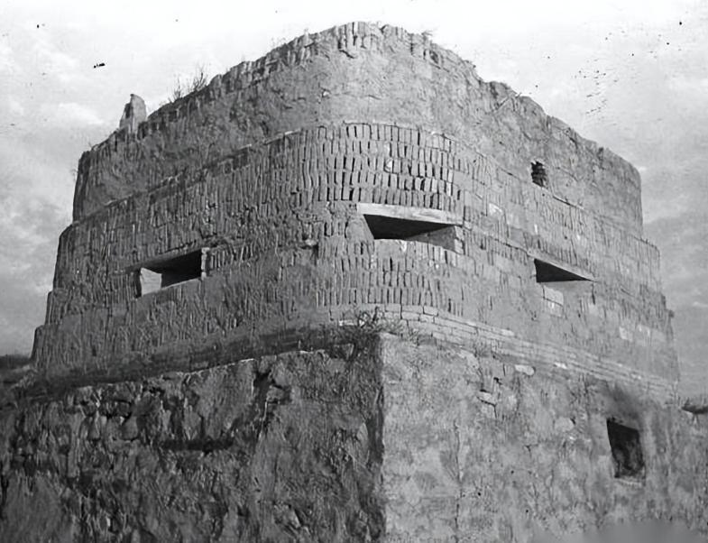 1942年毛*东泽**说延安经济难，*少奇刘**万两黄金送到，铁道游击队护送