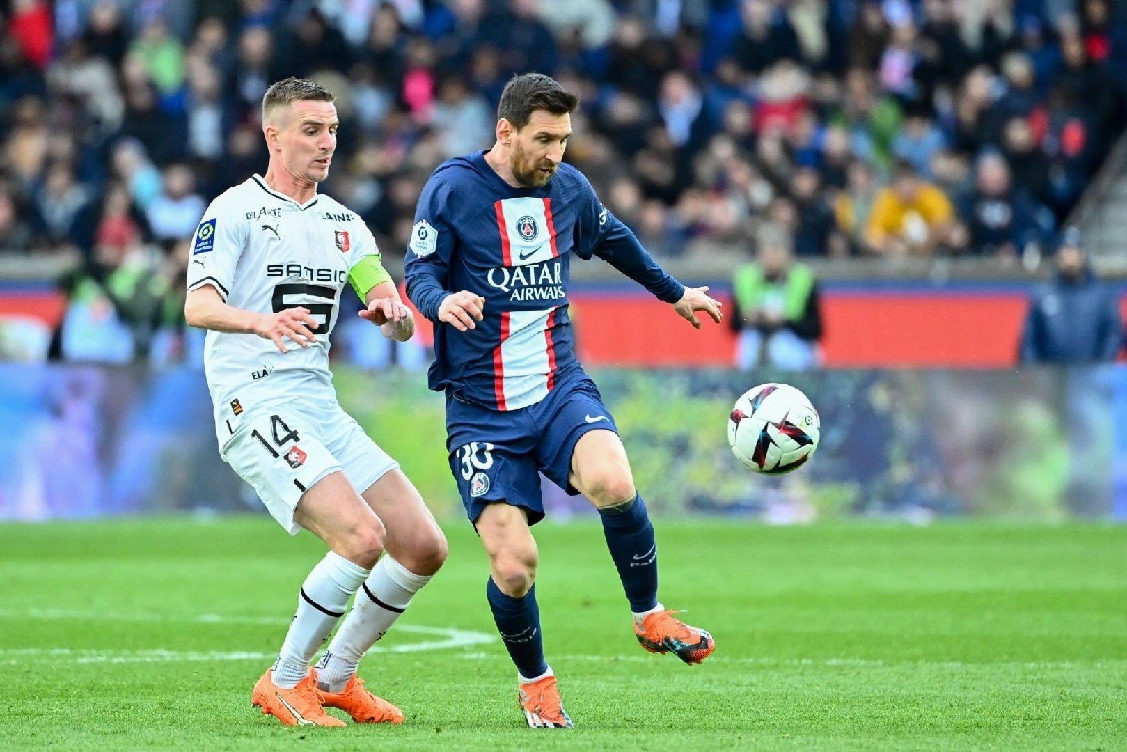 梅西被巴黎球迷嘘球星们力挺,梅西被嘘阿根廷球迷反应