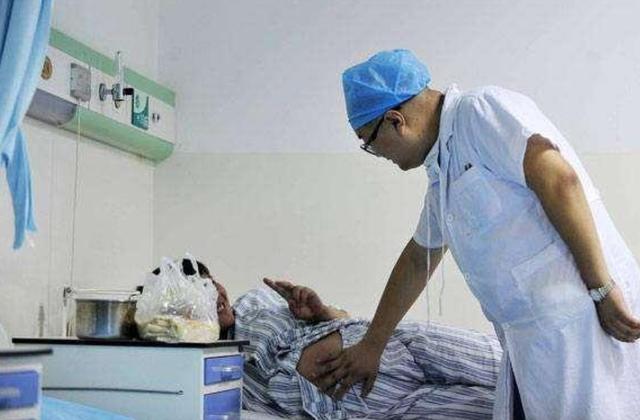 妇产科男医生面对女性隐私部位时，会觉得尴尬吗？护士说出实情