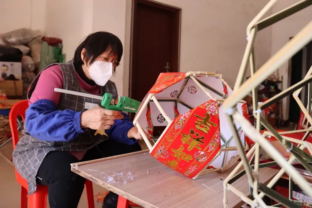 花灯需要的工具是什么,传统花灯制作材料有哪些