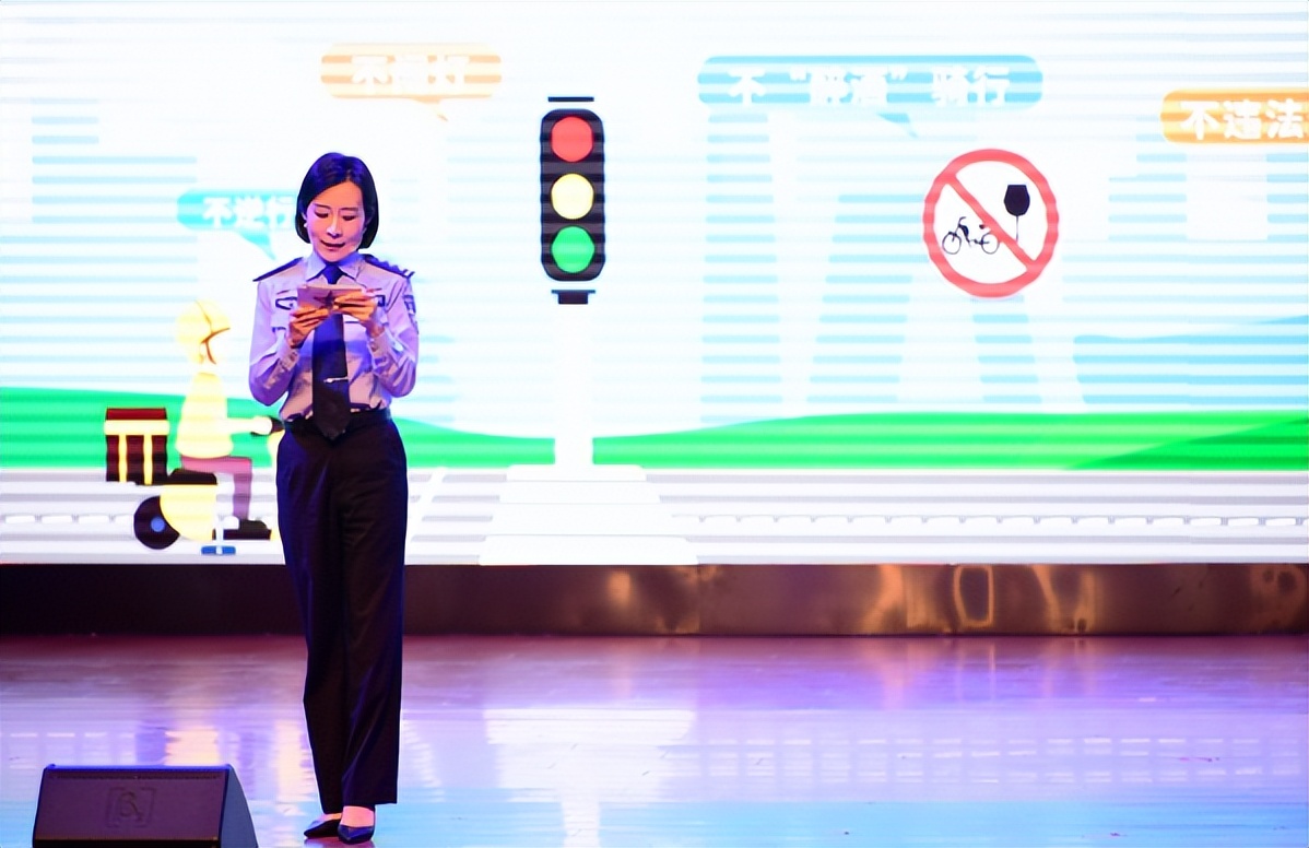 *不五**一戴丨防范电动自行车事故！北京“*不五**一戴”宣传拉开帷幕