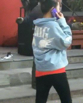 女朋友平胸我该怎么安慰,女朋友平胸该怎么安慰