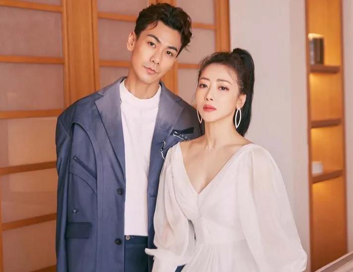 脖子青筋暴起、胸部瘦成排骨，这8位女明星的审美太畸形了