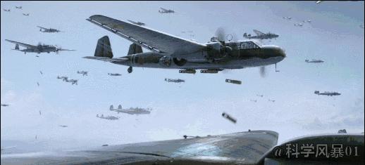 飞机俯冲投弹炸军舰练习,火箭弹击中的螺旋桨