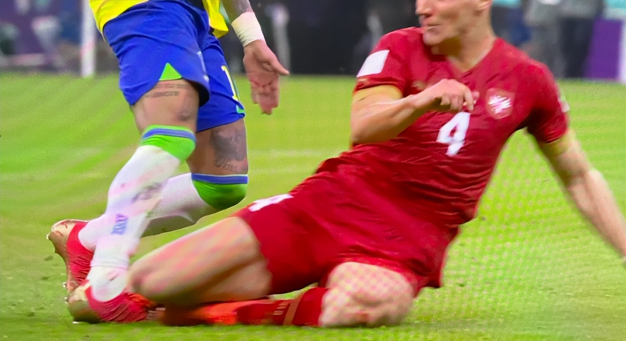 内马尔脚踝90度扭曲哪场比赛,内马尔受伤的画面