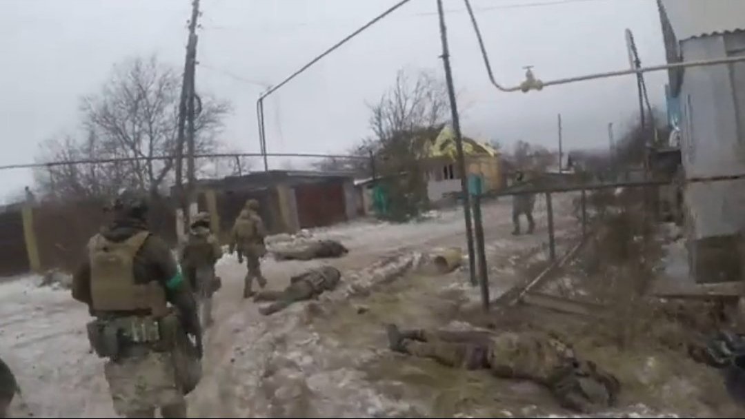 乌军士兵痛击队友,乌军炮击瓦格纳图片