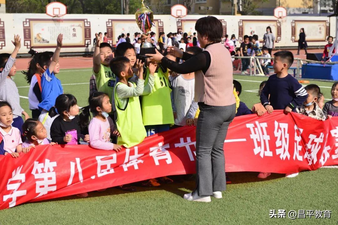 班级球赛氛围,学生教室足球世界杯