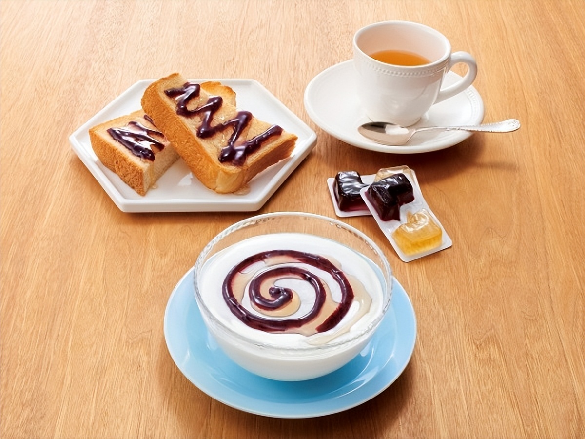 在便利店里看东西不知道买什么,便利店里卖的热狗是什么牌子的