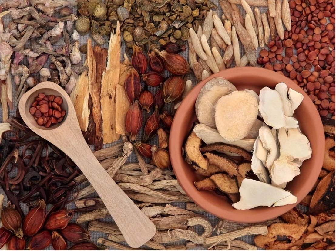 良性的乳腺肿块不动手术会癌变吗,乳腺结节良性三级严重吗会癌变吗