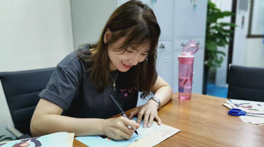 大三女生考公务员好还是考研好,女生选择公务员还是辅导员