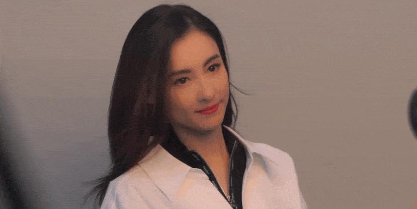 王菲牵手谢霆锋，张柏芝泪目送祝福，到底谁才是真爱