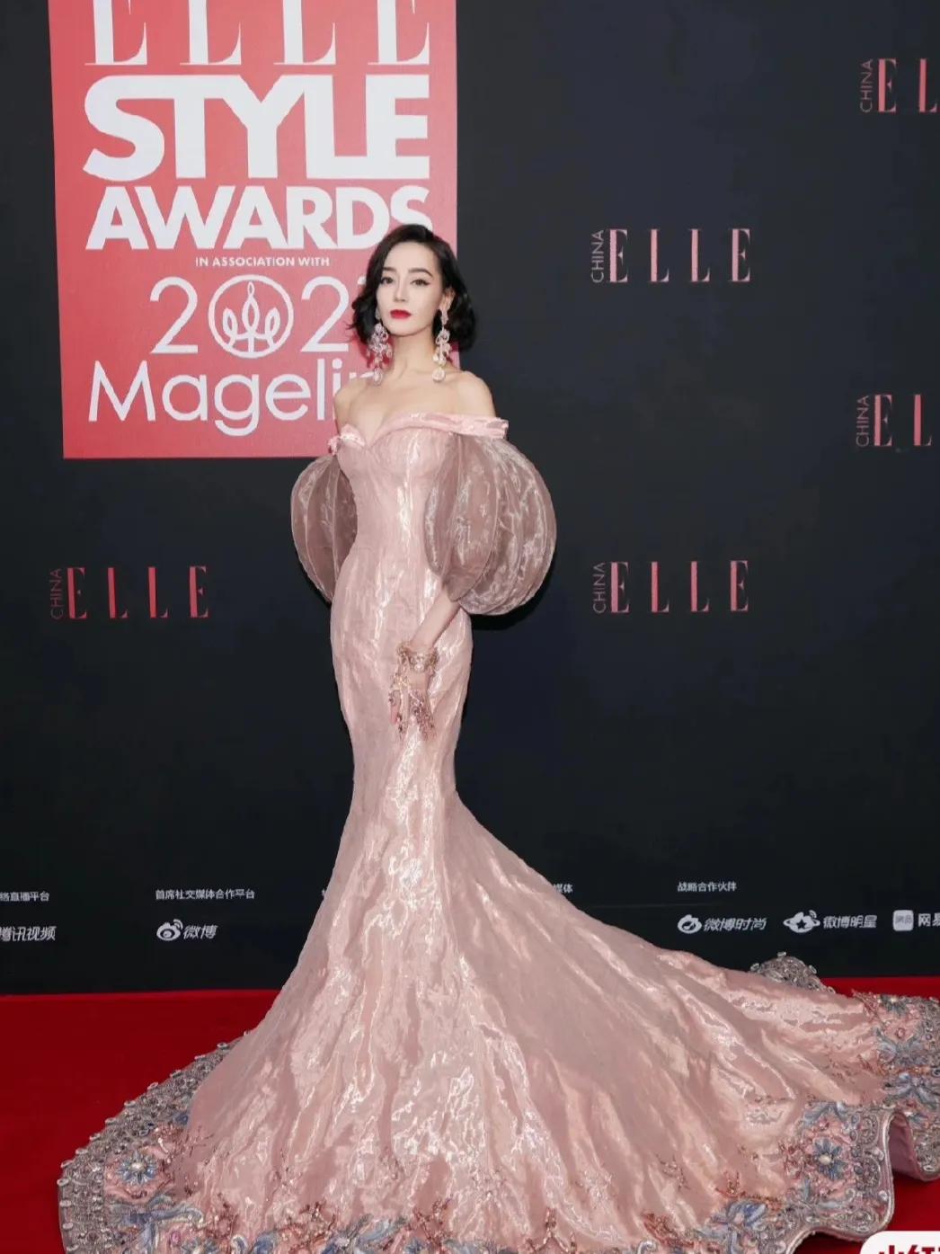 迪丽热巴作为金鹰女神出现很惊艳,迪丽热巴金鹰女神是什么作品