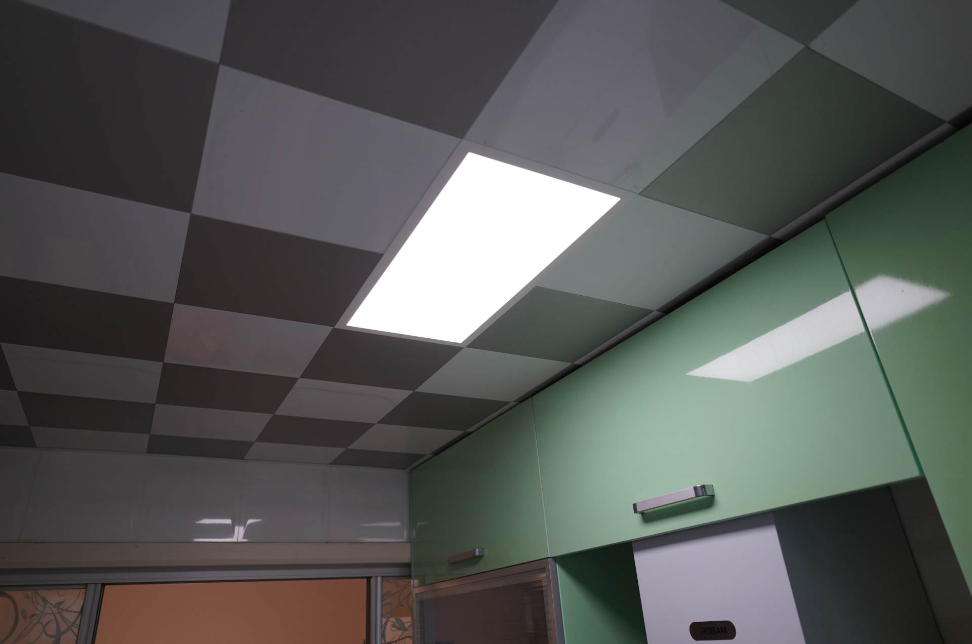 小户型也没有必要做全屋智能灯光,二手房客厅灯光改造