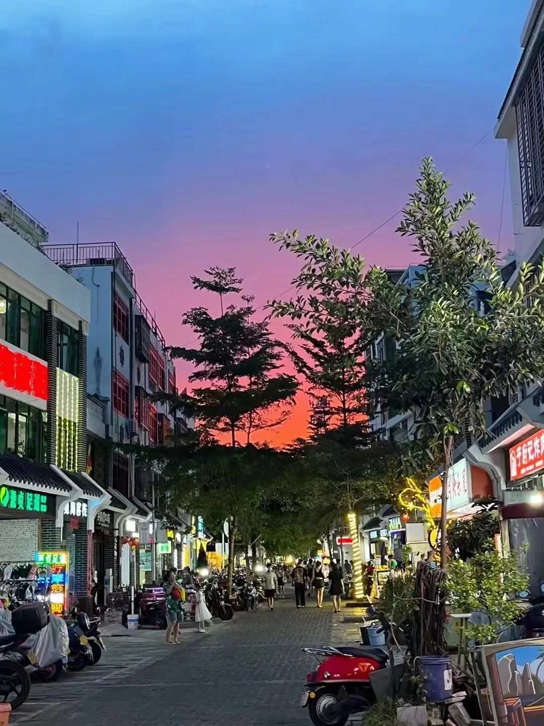 三亚滑水冲浪网红,三亚大批网红占据海滩