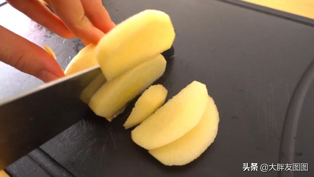 苹果怎么做外酥里软,苹果这样做好吃得停不下来