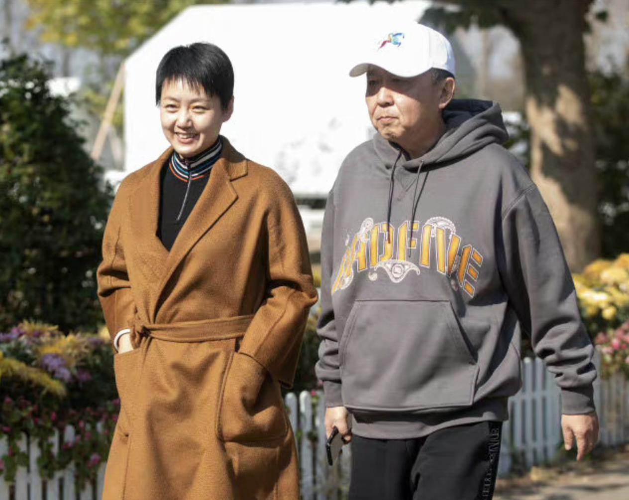 40岁王鸥与35岁何九华疑似同居，她会成为德云社最大牌的嫂子吗？