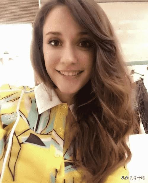 日军侵华老照片：女子自愿脱衣服让洋人拍摄，女孩拍下大尺度照片