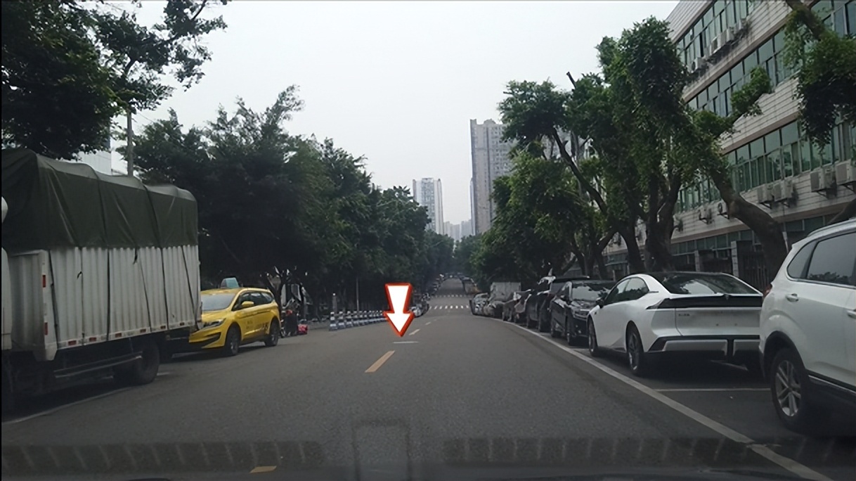 马路中心黄色双实线属于什么标线,道路中心黄色虚线属于哪一类标线