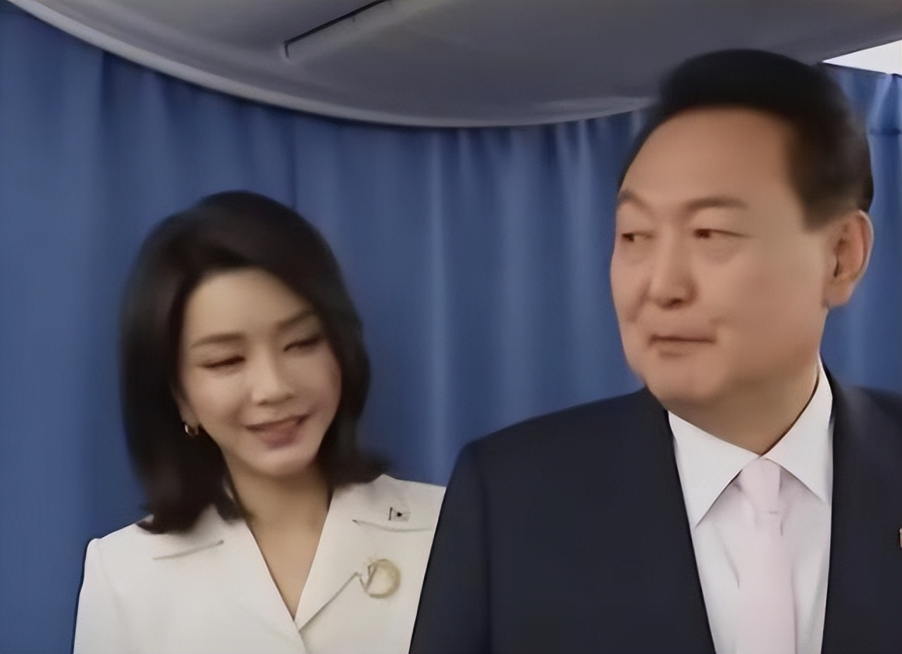 韩国第一夫人戴价值30万项链,韩国第一夫人戴的项链