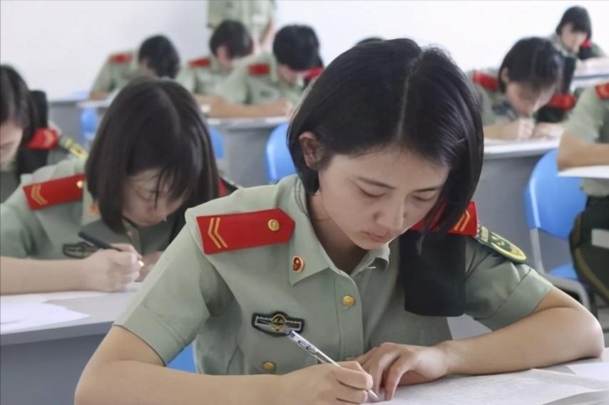 孩子当兵怎样劝孩子留队,当两年兵孩子不愿留队家长怎么劝