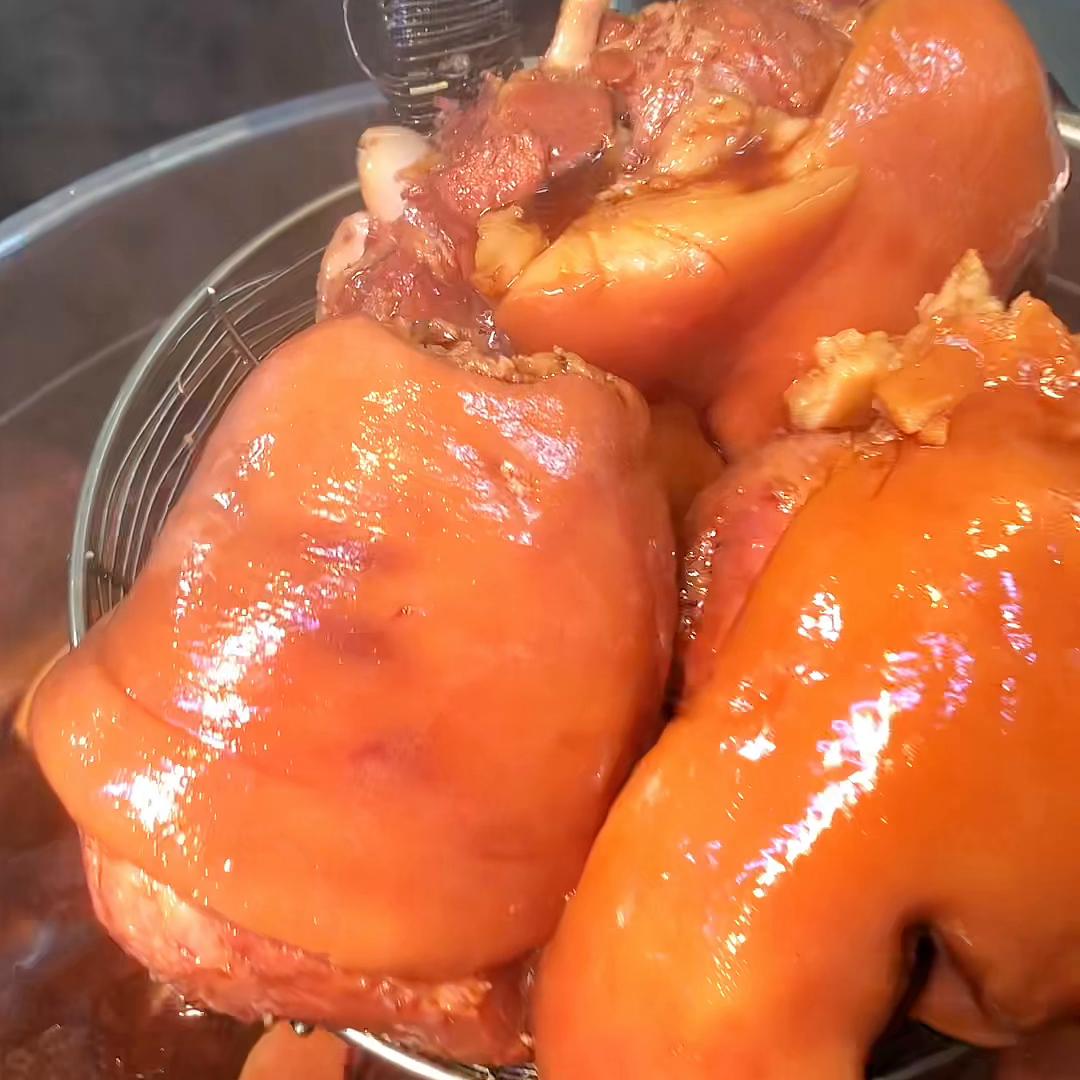 卤菜店半成品猪头肉怎么去毛,猪头肉如何去腥增香的调料有哪些