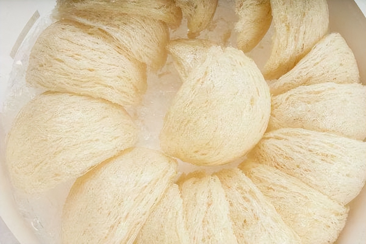 害怕下一个被阳？这届年轻人嗑起保健品来，可比自己爸妈还疯狂！