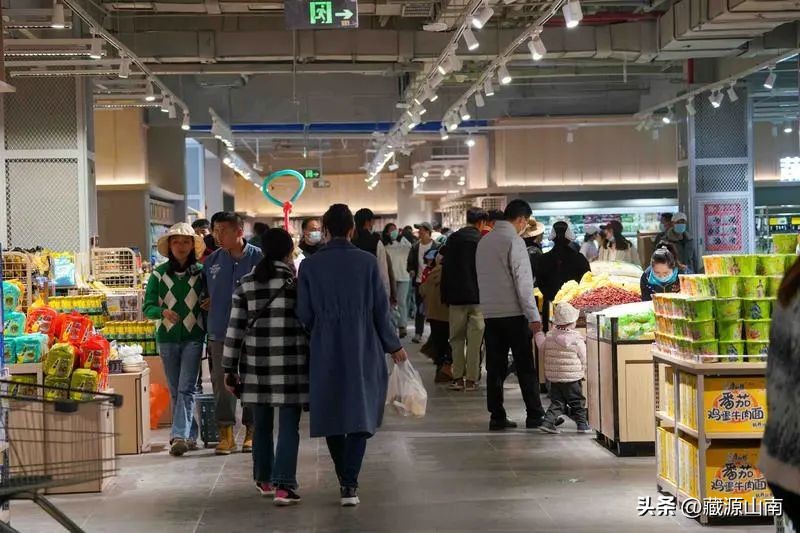 山南神力时代广场步行街二楼,神力时代购物广场