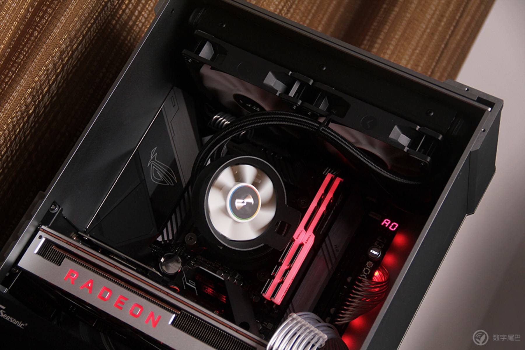 推荐几款高逼格电脑桌面,实用科技感很强的电脑桌面