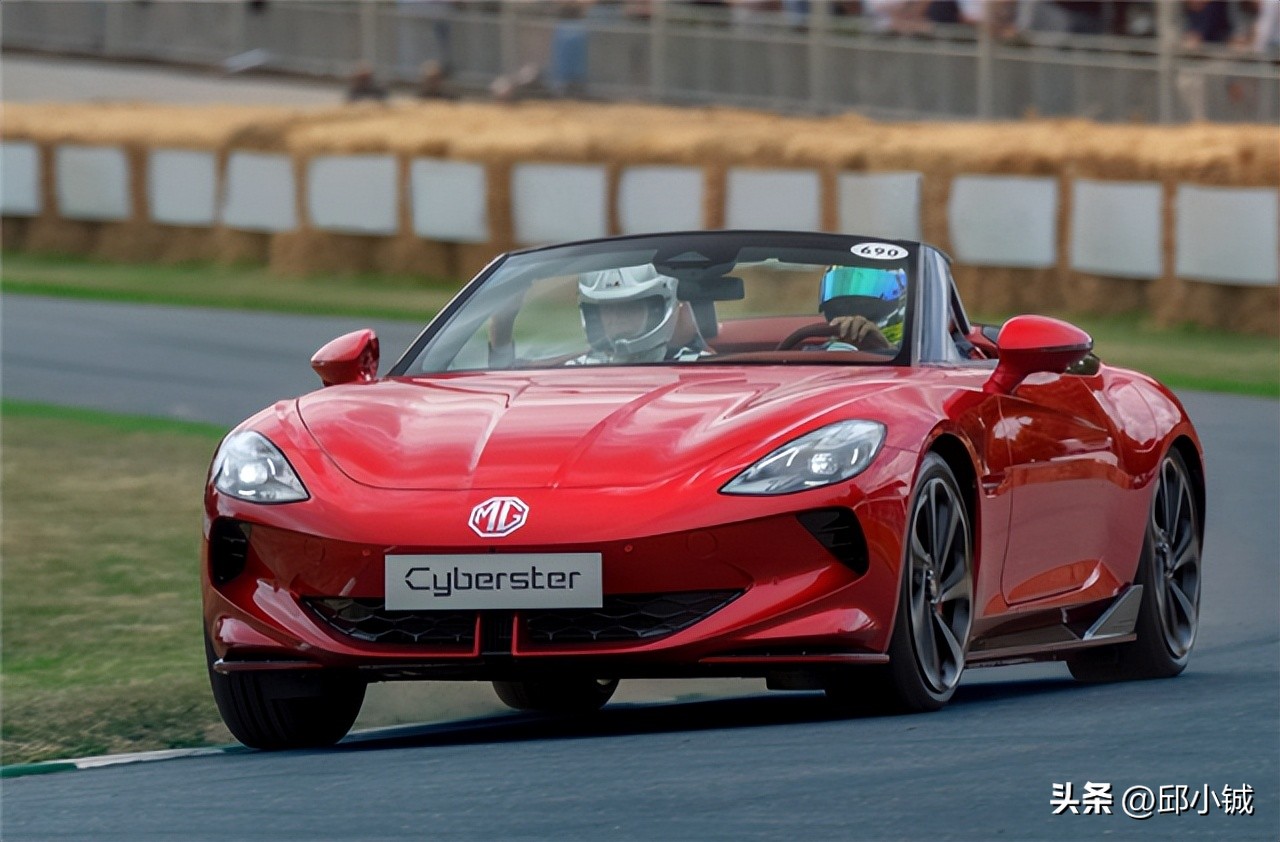 成都名爵cyberster黄色,车展名爵跑车cyberster图片