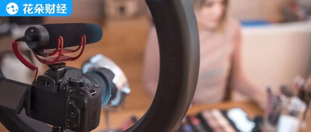 持续霸榜抖音、快手，直播界“内衣女王”到底是怎么练成的？