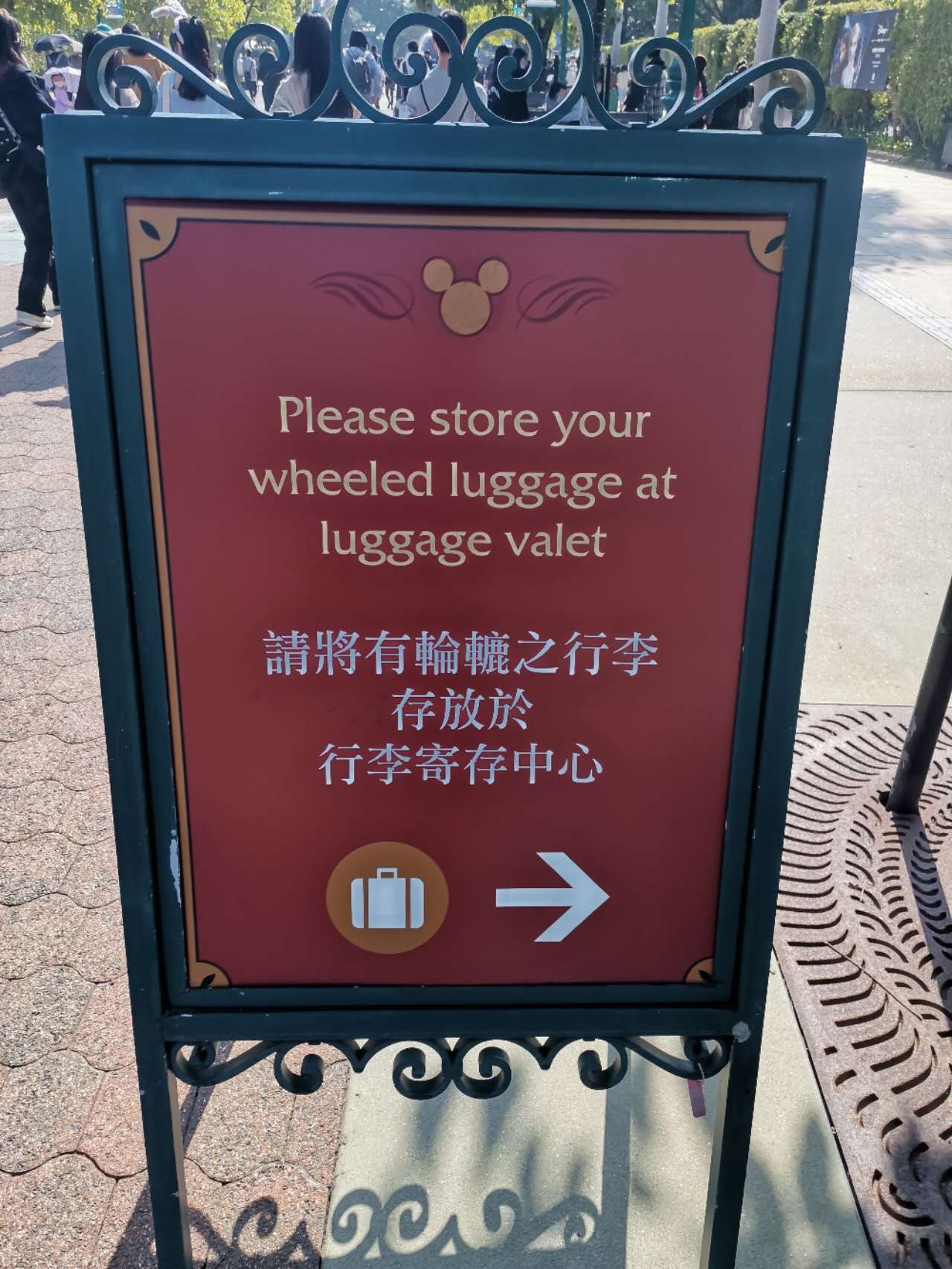 香港迪士尼和香港海洋公园哪个大,香港迪士尼过山车视频