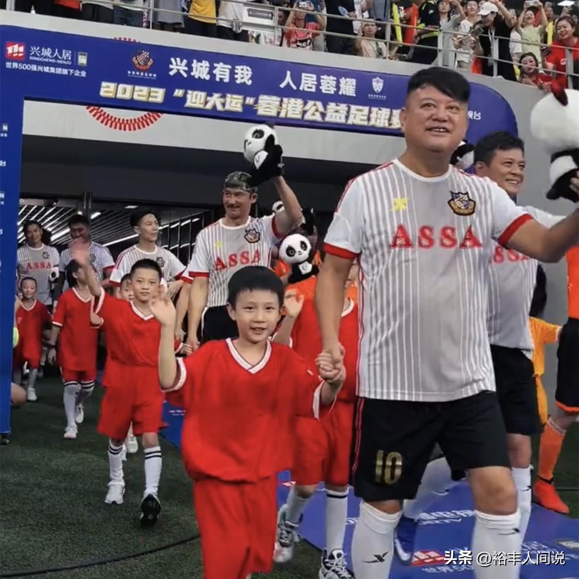 香港明星足球队黄日华多少号,香港明星足球队对黄日华的表现