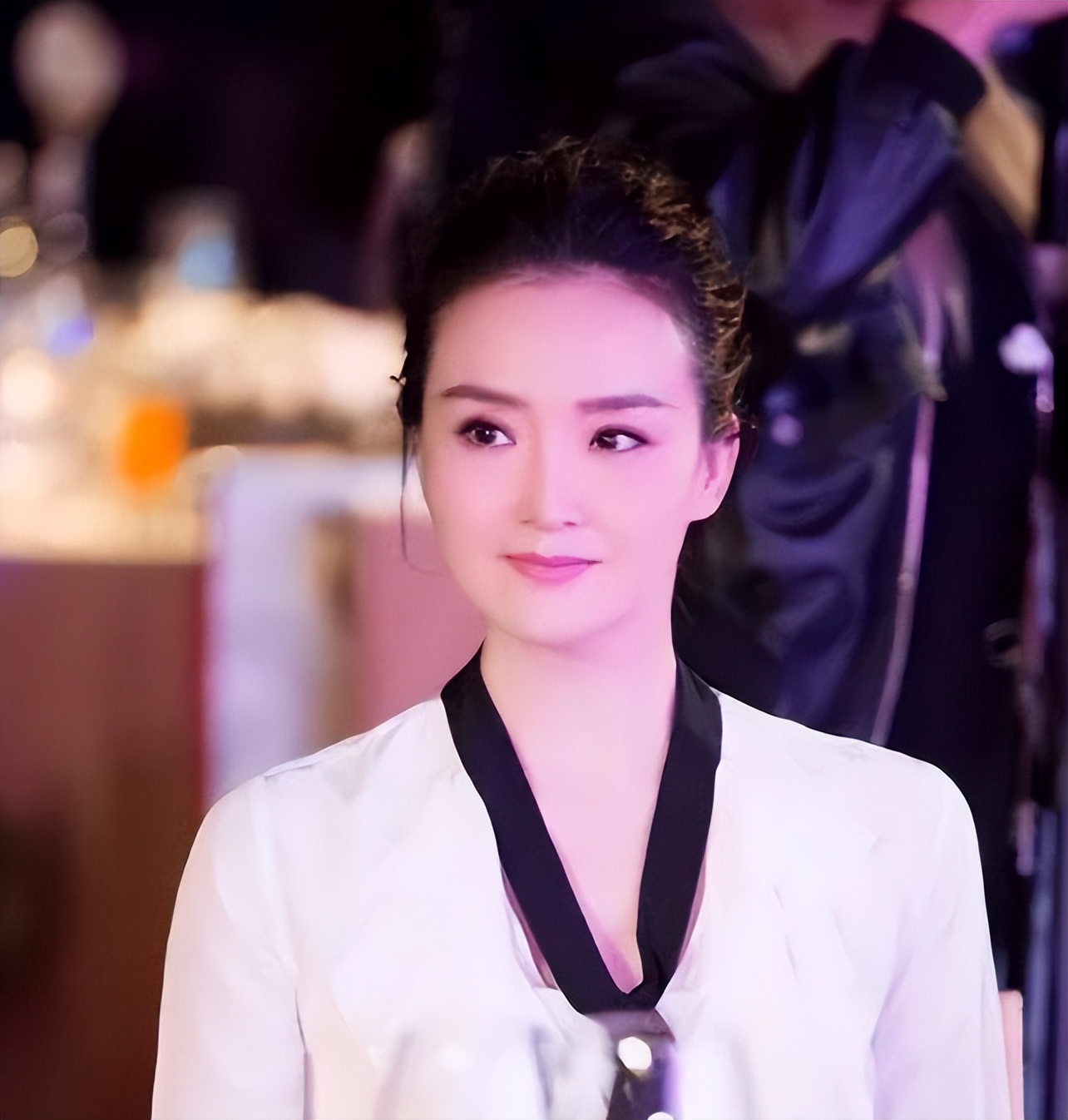 娱乐圈塌鼻子宽鼻翼好看的女明星,塌鼻子也能美出圈