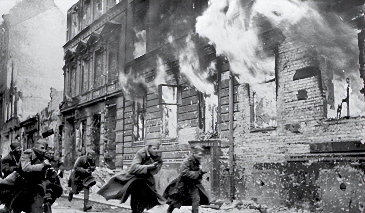 巅峰时期的德国大阅兵,德国战争时期的阅兵步伐威风凛凛