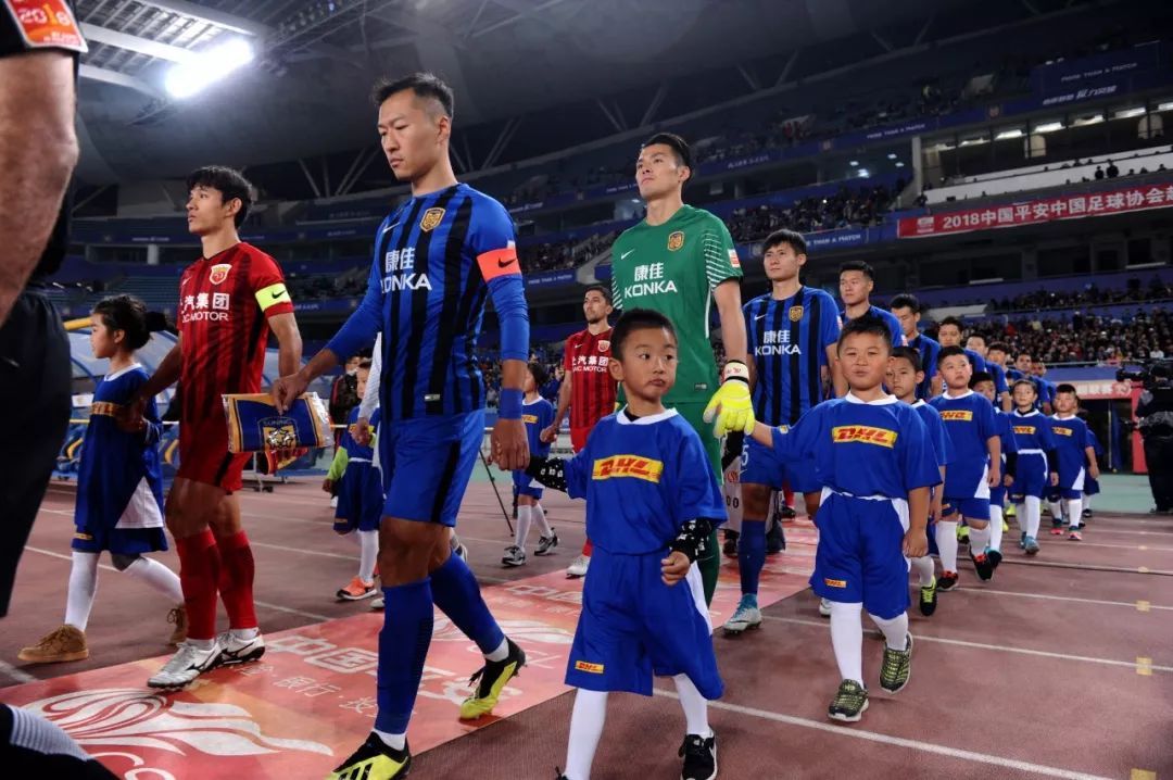 吴曦头球破门6:0,吴曦颠球传球