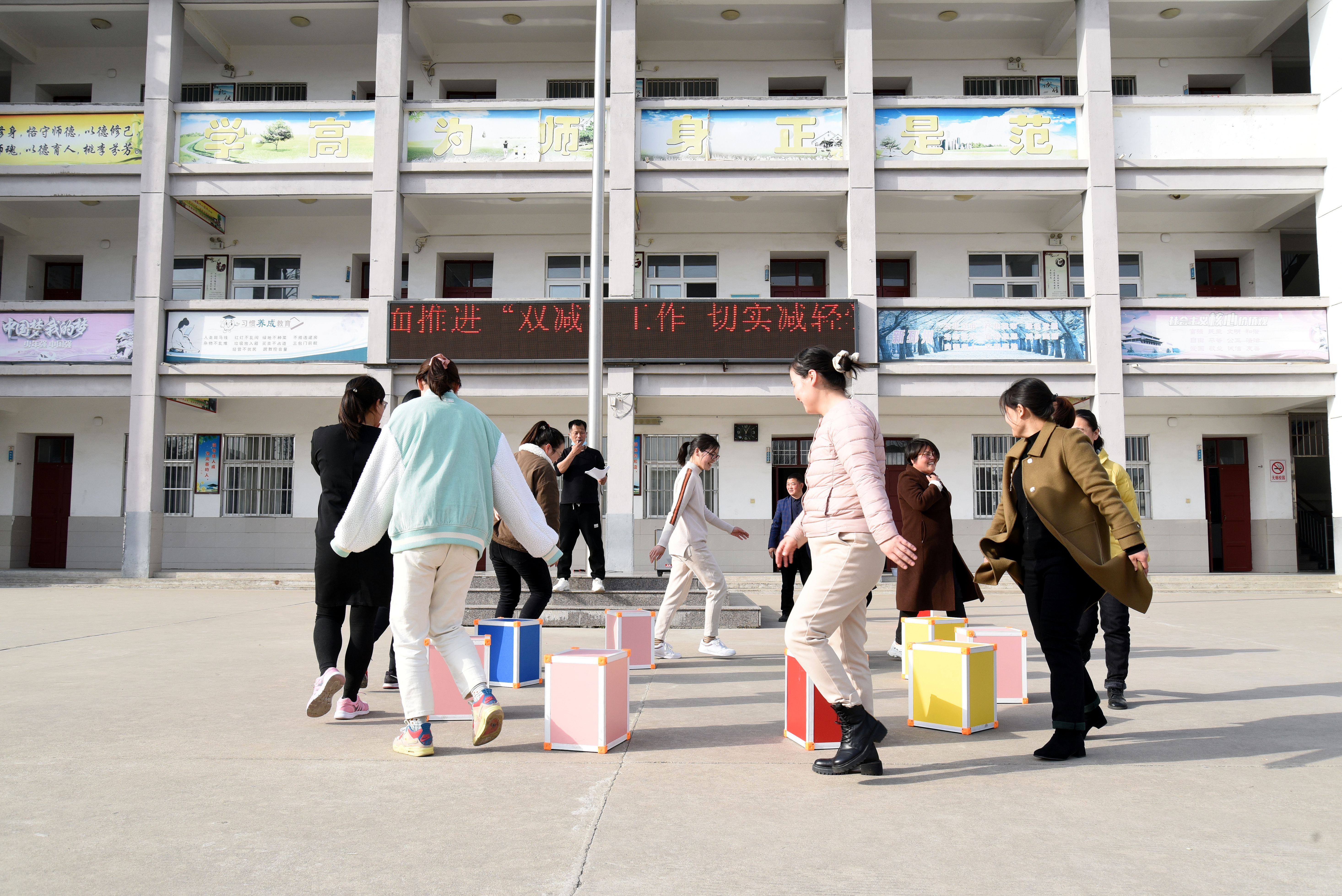 城关小学三八妇女节,三八妇女节快乐幸福